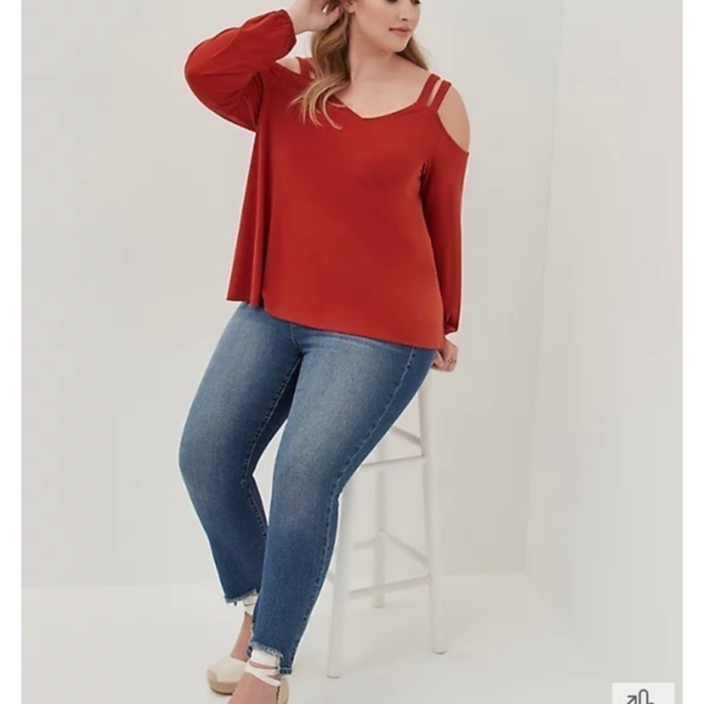 3/$22🩶 Torrid Orange Knit Crepe V-Neck Cold Cutout Cold Shoulder Top Plus Size 4 - Picture 5 of 10